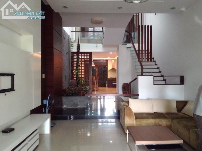 BÁN GẤP NHÀ VƯỜN - 2 VỈA HÈ - VIEW VƯỜN HOA - ĐƯỜNG Ô TÔ TRÁNH 120m2 5 tầng. - 2