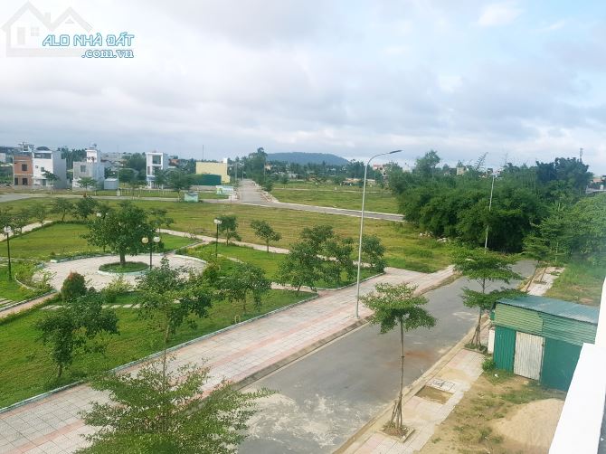 THANH TOÁN CHỈ 736 TRIỆU SỞ HỮU NHÀ 3 TẦNG ĐỐI DIỆN CÔNG VIÊN NỘI BỘ ĐƯỜNG LÊ THÁNH TÔN - 2