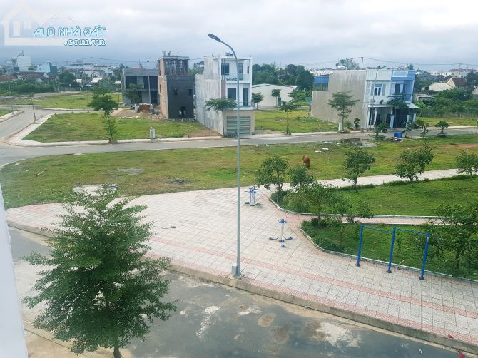 THANH TOÁN CHỈ 736 TRIỆU SỞ HỮU NHÀ 3 TẦNG ĐỐI DIỆN CÔNG VIÊN NỘI BỘ ĐƯỜNG LÊ THÁNH TÔN - 3