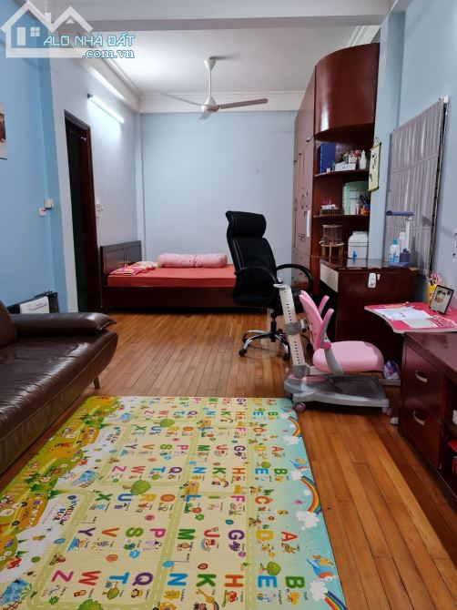 Bán nhà khu phân lô Tân mai, Hoàng mai 41,5m2, 5 tầng nhà mới vị trí tuyệt vời