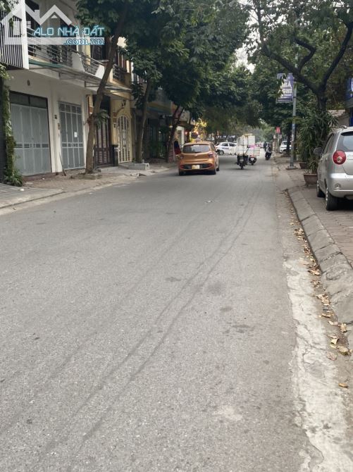 Nhà phân lô vỉa hè , Ô Tô tránh KĐT Văn Quán dt 90m x4t, mt 4.5m, nhỉnh  21 tỷ