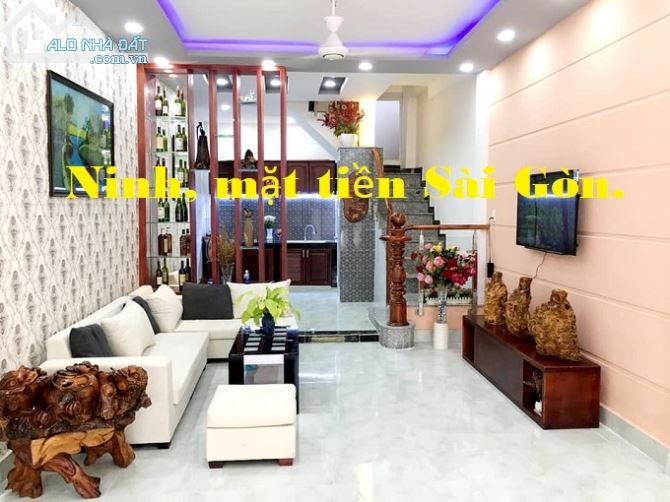 Nhà MT KD Lạc Long Quân, P1, Q11, 53m2, 3 tầng, cực đẹp. Ninh mặt tiền.