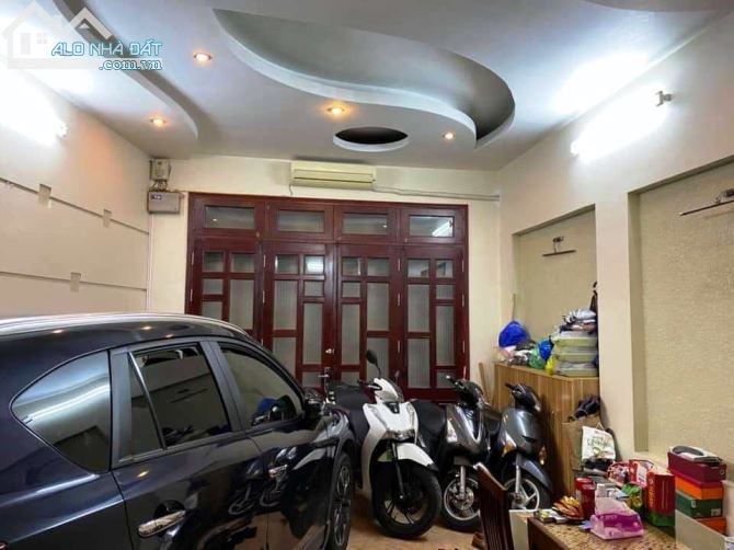 NHÀ LÔ GÓC - 3 THOÁNG - PHỐ HOÀNG CẦU - Ô TÔ TRÁNH - KINH DOANH THUẬN TIỆN. 69M 5 TẦNG 14T - 1