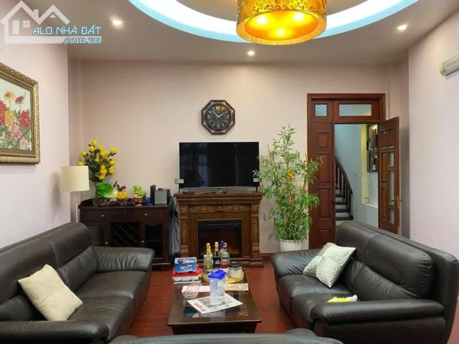 NHÀ LÔ GÓC - 3 THOÁNG - PHỐ HOÀNG CẦU - Ô TÔ TRÁNH - KINH DOANH THUẬN TIỆN. 69M 5 TẦNG 14T - 3