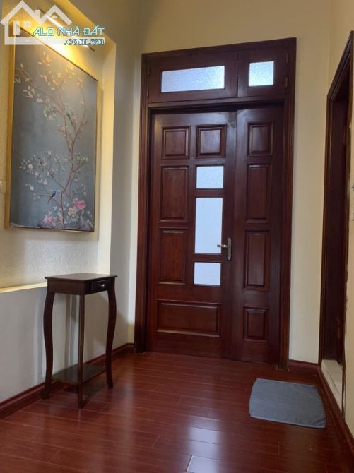 NHÀ LÔ GÓC - 3 THOÁNG - PHỐ HOÀNG CẦU - Ô TÔ TRÁNH - KINH DOANH THUẬN TIỆN. 69M 5 TẦNG 14T - 5