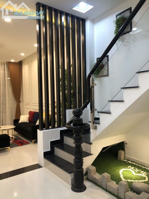 Nhà xinh rẻ 1 trệt 4 lầu đường Đất Thánh Q. Tân Bình TP.HCM - 2