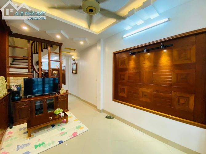 Phân lô Kim Đồng, 60m2 x 5 tầng, kinh doanh tốt, cách 1 nhà ra mặt phố, giá 14 tỷ - 1