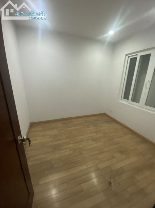 cho thuê nhà phân lô, vỉa hè Ô Tô tránh, phố Ngụy Như Kom Tum, dt 60m2 x5t,giá 25tr/th - 2