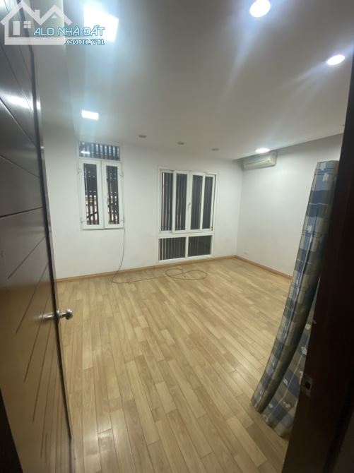 cho thuê nhà phân lô, vỉa hè Ô Tô tránh, phố Ngụy Như Kom Tum, dt 60m2 x5t,giá 25tr/th - 4