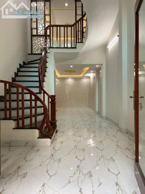 Bán nhà 5 tầng cách mặt phố Láng Hạ, diện tích 45m2, Mt 4,5m, Giá 5,5 tỷ