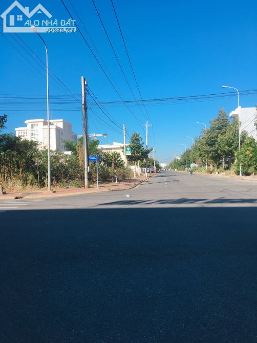 Cần Bán Nhanh Lô Gốc Phạm Hùng + Lê Thanh Nghị Trung Tâm Thành Phố Phan Thiết - 1