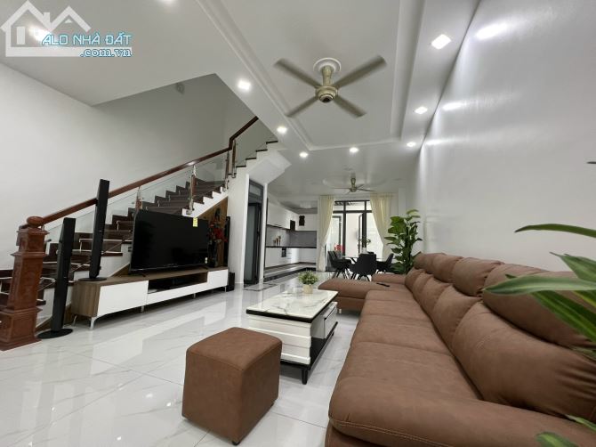 Cho thuê biệt thự Lavila Kiến Á Nhà Bè, 4PN 4WC, DT 6x17m nhà full nội thất cao cấp.