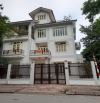 Cho thuê nhà biệt thự Nguyễn Thị Định,Cầu Giấy.Dt 180m, 4 tầng, lô góc. Giá 50tr/th