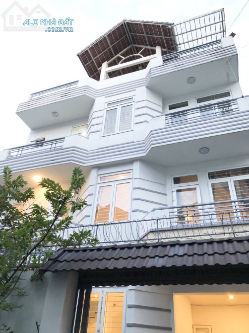 Bán biệt thự mặt tiền đường số 4 quận 2 - DT 11*13 - 4 tầng - giá 24.5 tỷ.
