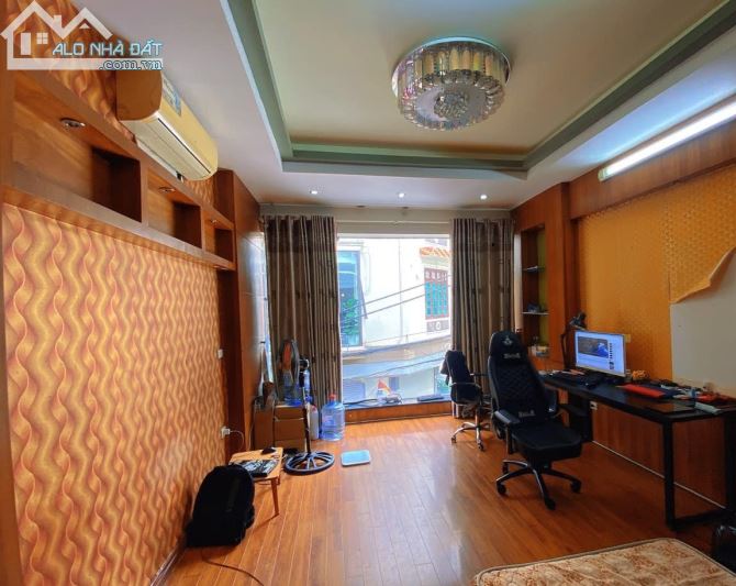 NHÀ PHỐ TRẦN THÁI TÔNG 40M2- MT 4M- Ô TÔ - KINH DOANH SẦM UẤT GIÁ 10 TỶ