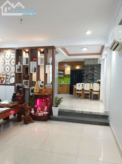 Bán nhà hẻm 5m Khu biệt thự ADC, 4.8x13.5m, Lửng 1 lầu, Giá 8.8 tỷ