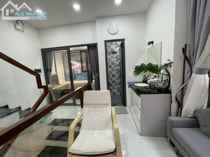 Bán nhà hẻm Vip 606 đường 3 tháng 2. 4 tầng. Mới tinh. Tặng nội thất. Chỉ 6,x tỷ.