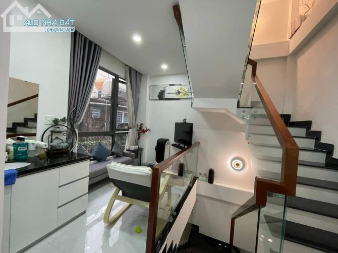 Bán nhà hẻm Vip 606 đường 3 tháng 2. 4 tầng. Mới tinh. Tặng nội thất. Chỉ 6,x tỷ. - 1