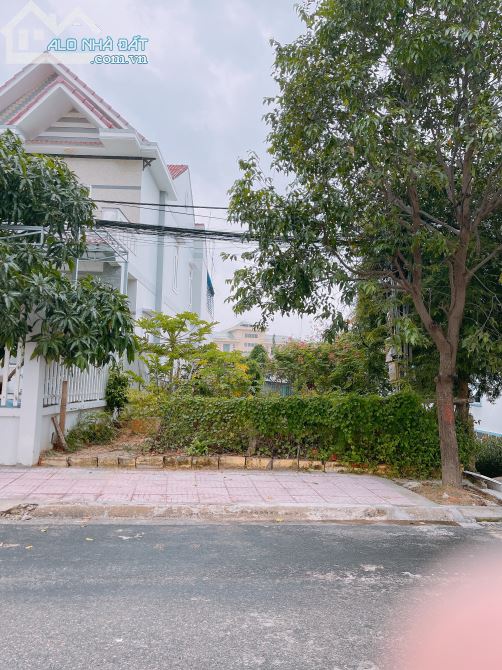 Cần Bán 223m2 3 Mặt Tiền Đường Hiền Vương Cạnh Sông Biển Thoáng Mát Quanh Năm TPPhan Thiết - 1