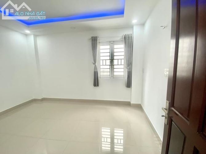 Cần bán gấp nhà 102. Q9 đường 5m,3 tầng lầu 60m2,giá 5,3 tỷ - 2