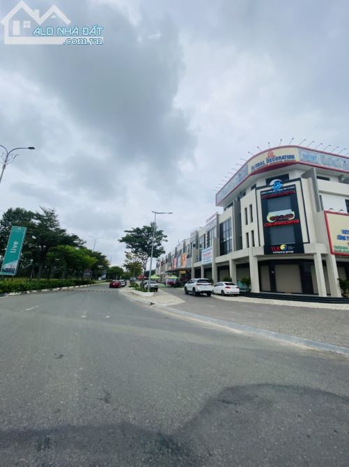 Đất 300m full thổ cư Mặt tiền Vành đai 4 Đại học Việt Đức  Thới Hoà Bến Cát Bình Dương i