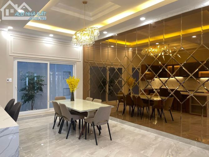 Siêu Phẩm VILLA  VIP -HXH  Võ Thị Sáu Q1 -DT:6,4X18m nở hậu 3 Lầu 5PN giá 32,9 tỷ TL