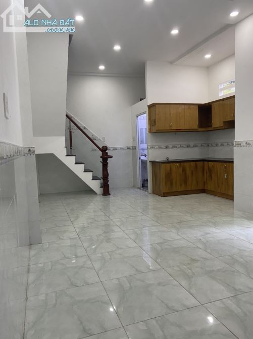 Lô góc 2 mặt HXH ngay cạnh Hà Đô. P12. Q10. 2 tầng. 30m2. Chỉ 5,x tỷ.