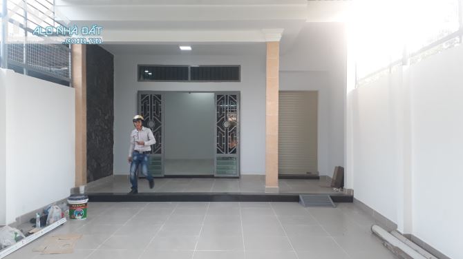 Nhà cấp 4 mặt tiền đường kinh doanh mua bán gần Khu công nghiệp.ĐT 824,Đức Hòa,Long An