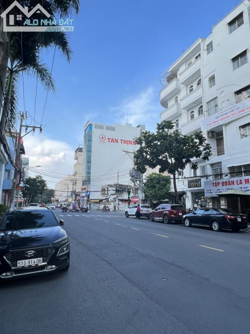 Building mặt tiền Nguyễn Xí, DT: 20x53m, 968m2, 7 tầng, giá 185 tỷ - 1