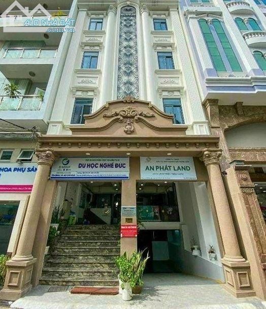 TÒA NHÀ  đường Bùi Thị Xuân -P.Bến Thành-Quận 1-DT:6X18m hầm 8 tầng 30P HĐT 300tr/th