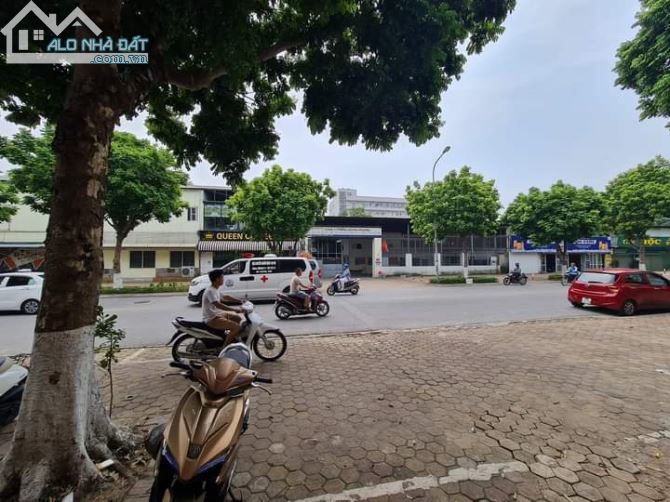 Bán Nhà Phố Trường Lâm 101m2, Mặt Tiền 4.3m, Giá 18.5 Tỷ, Long Biên
