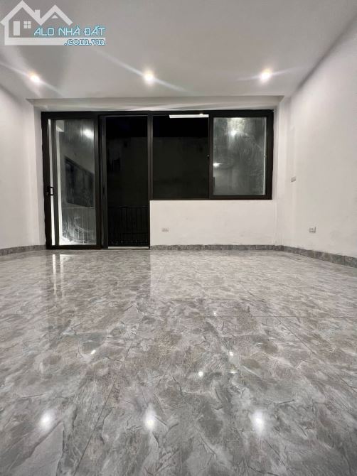 Bán nhà Hồng Tiến - Long Biên, 80m2, 5T, 5.3m MT, giá 11.8 tỷ, với tiện ích công năng cao. - 1