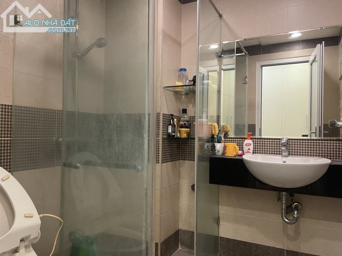 Cho thuê nhà riêng mặt ngõ to ô tô đường Giải Phóng - 2