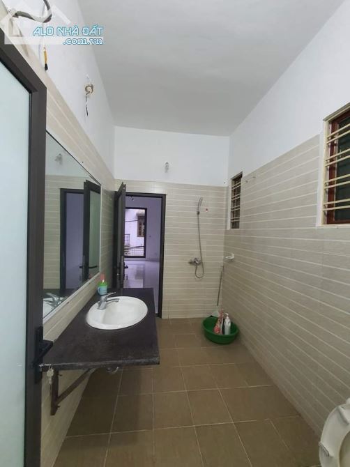 Bán nhà Hồng Tiến - Long Biên, 80m2, 5T, 5.3m MT, giá 11.8 tỷ, với tiện ích công năng cao. - 3