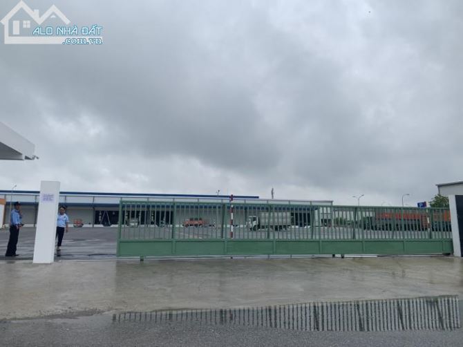 Cho thuê kho, xưởng đạt tiêu chuẩn DT 1.300 m2 quận Long Biên, HN, xe cont lùi tận kho.