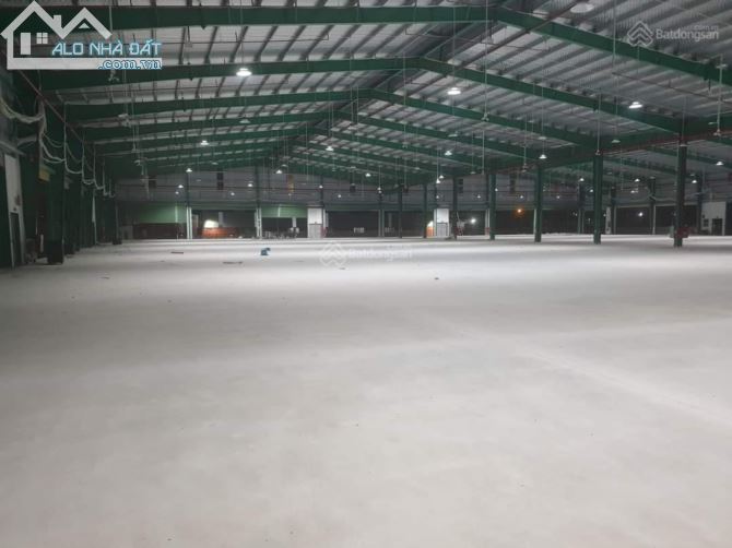 Cho thuê kho, xưởng đạt tiêu chuẩn DT 1.300 m2 quận Long Biên, HN, xe cont lùi tận kho. - 1