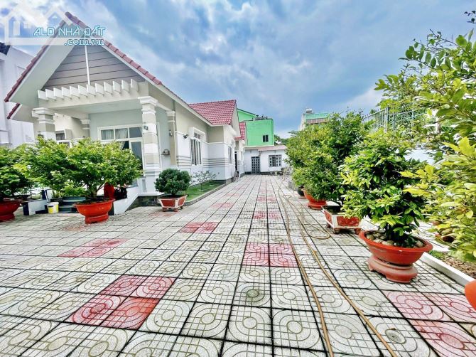 Biệt thự nhà vườn gần Tên Lửa Bình Tân 640m2 20x34, phù hợp nghỉ dưỡng, giá 24 tỷ TL, hiếm - 1