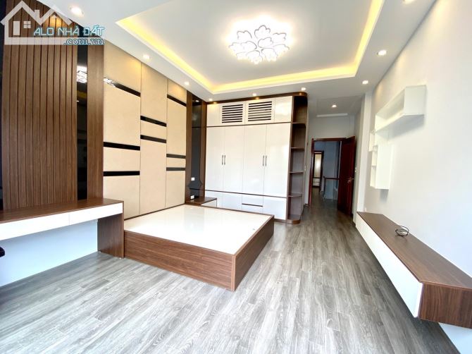 Bán tòa căn hộ phố Nguyễn Văn Cừ, 6 tầng, 72m2, thang máy, dòng tiền 50 triệu, 11 tỷ