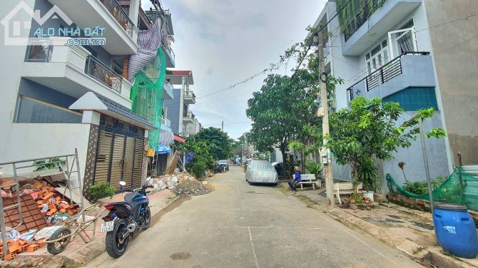 bân đất đường 671, gần  Lê Văn Việt, P Tân Phú, Q9 - DT: 67m2 . 3 tỷ 6 - 1