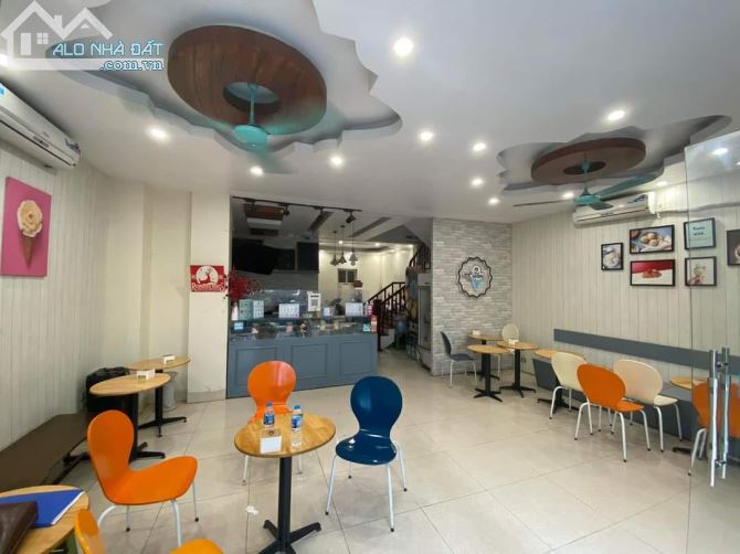 Bán nhà 5 tầng mặt phố Trịnh Công Sơn, kinh doanh, vỉa hè, ô chờ thang máy, giá 42.5 tỷ.