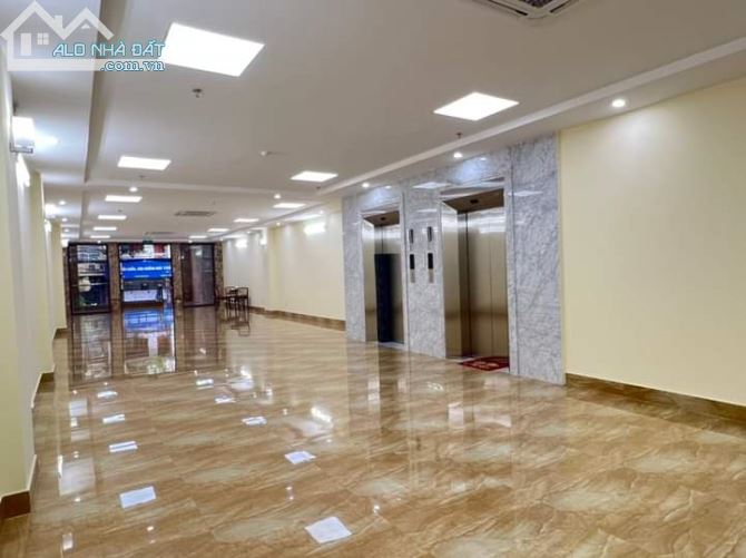 BÁN TOÀ NHÀ 10 TẦNG MẶT PHỐ VƯơNG THỪA VŨ 250M2- GIÁ 79 Tỷ. VĂN PHÒNG- SHOWROOM - VỈA HÈ - 6