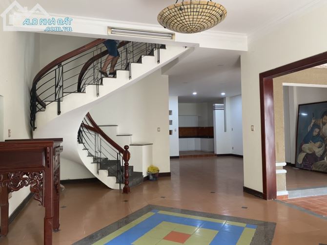 Siêu phẩm biệt thự 9x19m (153m2) trệt 3 lầu, đường Lạc Long Quân, Q11 - 1