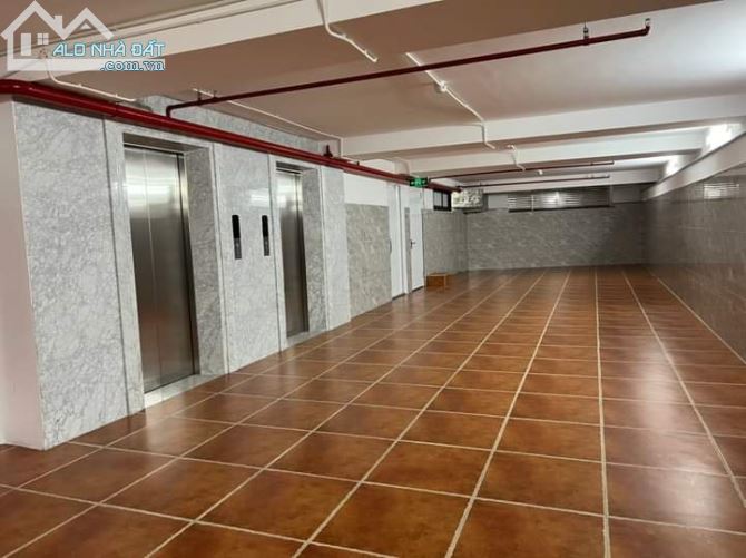 BÁN TOÀ NHÀ 10 TẦNG MẶT PHỐ VƯơNG THỪA VŨ 250M2- GIÁ 79 Tỷ. VĂN PHÒNG- SHOWROOM - VỈA HÈ - 1