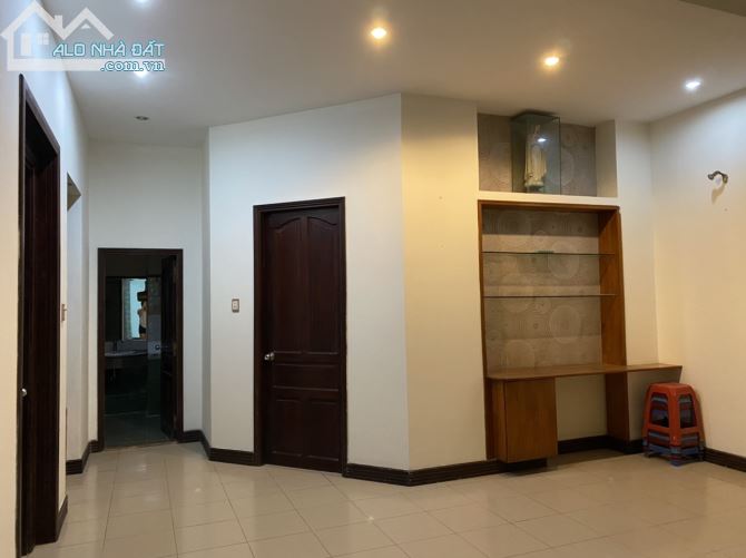 Siêu phẩm biệt thự 9x19m (153m2) trệt 3 lầu, đường Lạc Long Quân, Q11 - 2