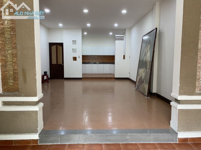 Siêu phẩm biệt thự 9x19m (153m2) trệt 3 lầu, đường Lạc Long Quân, Q11 - 3