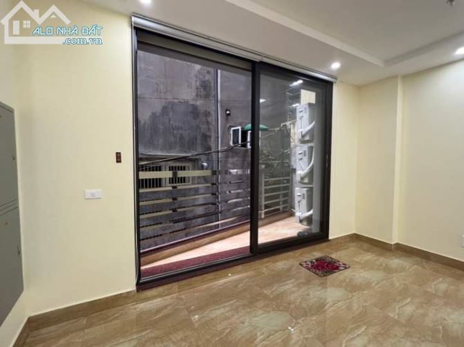 BÁN TOÀ NHÀ 10 TẦNG MẶT PHỐ VƯơNG THỪA VŨ 250M2- GIÁ 79 Tỷ. VĂN PHÒNG- SHOWROOM - VỈA HÈ - 3