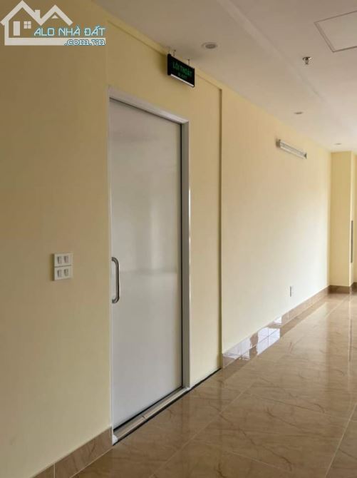 BÁN TOÀ NHÀ 10 TẦNG MẶT PHỐ VƯơNG THỪA VŨ 250M2- GIÁ 79 Tỷ. VĂN PHÒNG- SHOWROOM - VỈA HÈ - 10