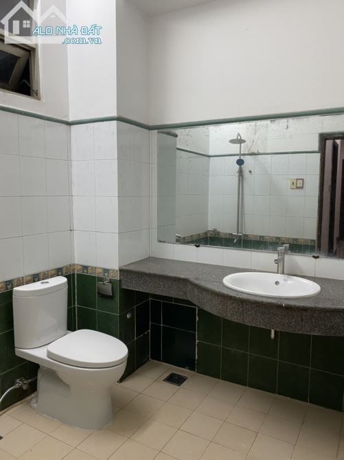 Siêu phẩm biệt thự 9x19m (153m2) trệt 3 lầu, đường Lạc Long Quân, Q11 - 5
