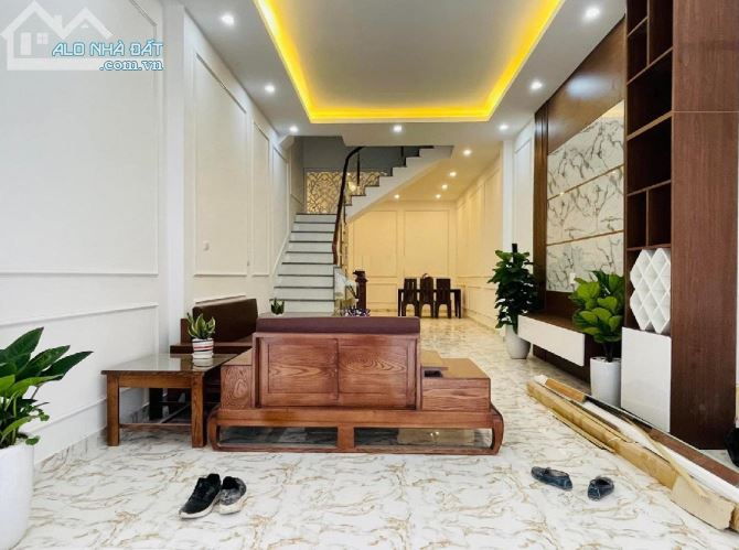 Cần cho thuê nhà siêu đẹp Đặng Văn Ngữ, dt 60m²x 6 tầng, full đồ. Giá thuê chỉ 18tr/tháng