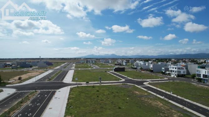 Cần bán lô góc Phan Chu Trinh đường 42m LK Phú Thạnh giá sập hầm
